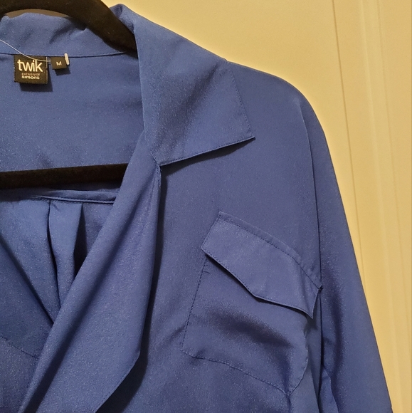 10/$30  ๐   like new beautiful oversized top  - Cobalt - Picture 3 of 10